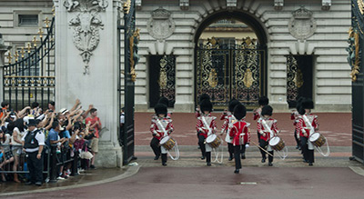 Effervescence inhabituelle autour de Buckingham Palace
