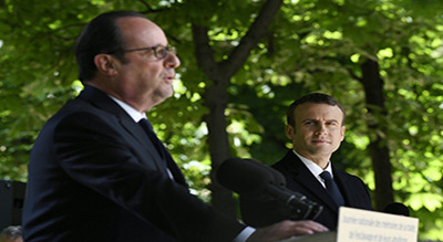 Hollande commet un «crime de lèse-majesté» en présence de Macron
