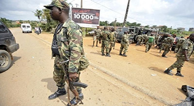 #cotedivoire: les mutins bloquent l’accès à #Bouaké, tirent en l’air 