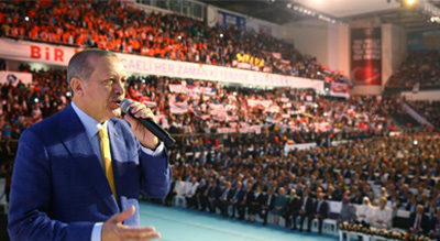 Recep Tayyip Erdogan réélu à la tête de l’AKP, le parti au pouvoir
