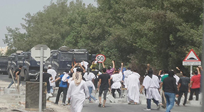 Bahreïn: Les forces du régime prennent d’assaut le village de Daraz, des manifestants y résistent

