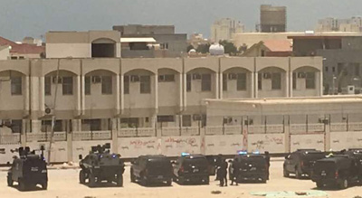 #Bahreïn: Les forces du régime installent des barbelés autour de la maison de cheikh Qassem à #Daraz 