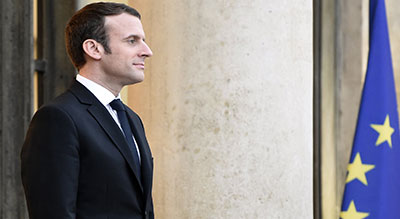 Macron reçoit Poutine à Versailles, promet un «dialogue exigeant»

