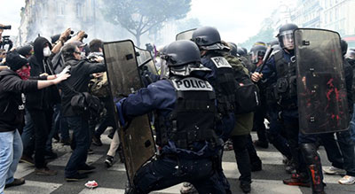 État d’urgence en France : Amnesty International dénonce de nombreux abus

