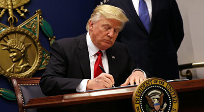 USA: l’administration Trump saisit la Cour suprême pour rétablir son décret anti-immigration
