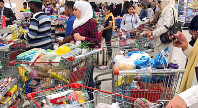 Les Qataris se ruent dans les supermarchés après la fermeture de l’unique frontière du pays

