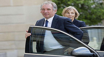 France/Remaniement ministériel: Bayrou et Sarnez quittent le gouvernement
