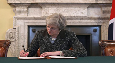 May présente sa loi pour sortir le Royaume-Uni de la législation de l’UE
