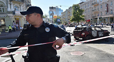 Ukraine: explosion d’une voiture à Kiev, un soldat tué
