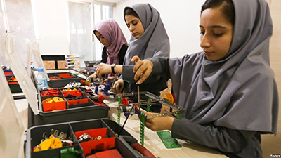 Décret anti-immigration: des lycéens gambiens et afghans privés de compétition de robotique