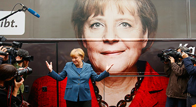 Allemagne/législatives: le bloc de Merkel conserve une nette avance dans les sondages
