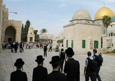 Des groupes de colons envahissent #alAqsa