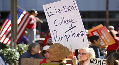 Un électeur de Trump sur huit ne voterait plus pour lui, selon un sondage
