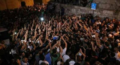Les Palestiniens célèbrent  le retrait des mesures de sécurité israéliennes à a#lAqsa