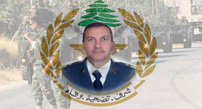 La résistance islamique plante un drapeau en hommage à un martyr de l’armée libanaise