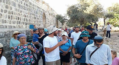 Palestine: plus de 800 colons sionistes envahissent la mosquée al-Aqsa
