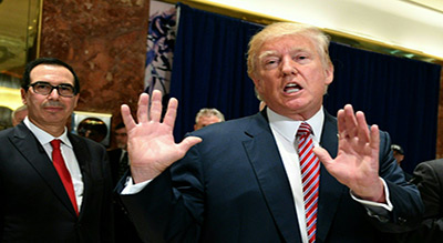 Donald Trump de plus en plus isolé après Charlottesville

