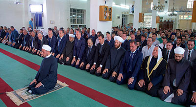 Assad fait la prière de l’Aïd à Qara dans le Qalamoune ouest

