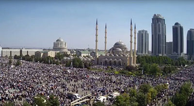 Des centaines de milliers de manifestants à Grozny contre la persécution de la minorité Rohingya

