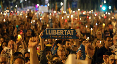 A Barcelone, 200.000 personnes manifestent contre l’incarcération de deux indépendantistes
