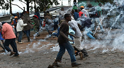Kenya: violents heurts, la présidentielle reportée à samedi dans plusieurs comtés
