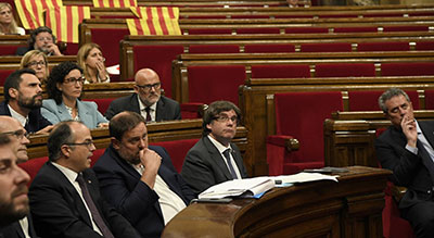 Le parlement catalan se soumet à la décision de Madrid sur sa dissolution

