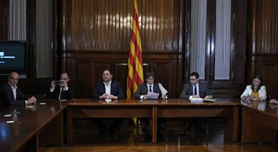 #Espagne : prison requise contre huit membres du gouvernement #catalan destitué