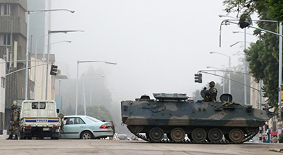 Au Zimbabwe, la confusion règne: l’armée intervient mais dément tout coup d’Etat
