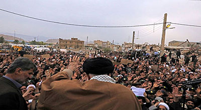 Le Leader Khamenei rend visite aux sinistrés du séisme à Kermanshah

