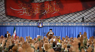 Leader Khamenei aux Bassidj : les jeunes ont infligé une cuisante défaite aux USA en Syrie et en Irak

