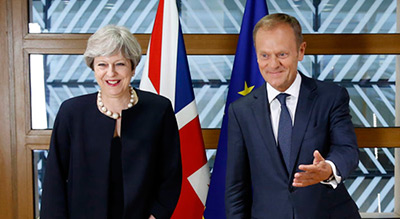 Brexit: un accord «possible» en décembre, mais «un défi énorme», selon Tusk

