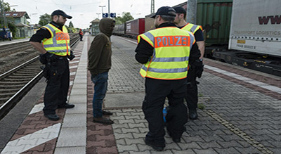 En #Allemagne, un maire pro #immigration poignardé en pleine rue