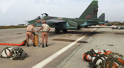 Les premiers avions militaires russes reviennent de la Syrie à leur base de départ

