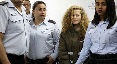 Douze chefs d’inculpation pour Ahed al-Tamimi
