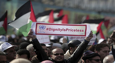 Des employés de l’ONU à Gaza protestent contre le gel de l’aide américaine
