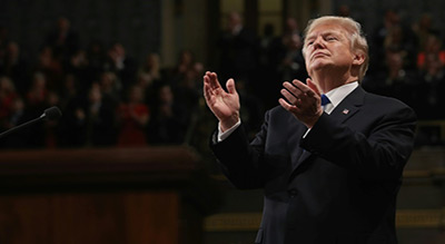 Une note explosive et secrète sur des écoutes oppose Trump au FBI
