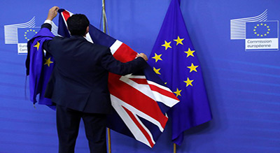 Brexit: l’UE dévoile son arsenal de sanctions pour encadrer Londres
