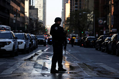 New York: arrestation de 2 hommes accusés de fabriquer des bombes