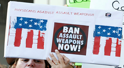 Deux Américains sur 3 favorables à des lois plus strictes sur les armes
