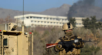 Afghanistan: au moins 18 soldats tués dans l’attaque de leur base par les talibans

