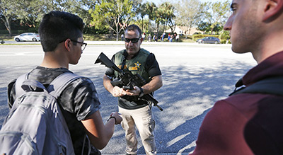 USA: plusieurs étudiants interpellés lors d’une manifestation contre le port d’armes
