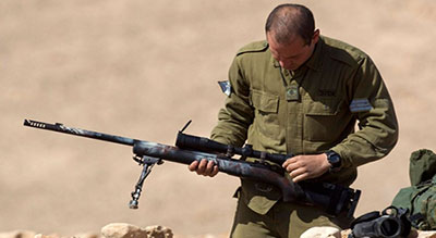 «Israël» déploie plus de 100 snipers sur sa frontière avec la Bande de Gaza


