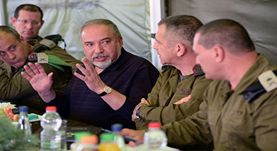 #Palestine/#Journée_de_la_Terre: Quiconque s’approche de la barrière mettra sa vie en danger, dit #Lieberman