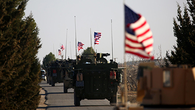 Le Pentagone: les troupes US vont rester pour le moment en Syrie