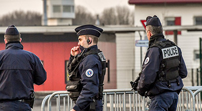 France: affrontements lors d’une vaste opération d’expulsions dans l’ouest

