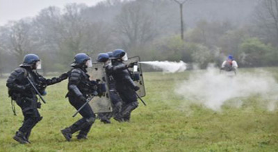 France: nouveaux heurts au troisième jour d’opérations d’expulsions dans l’ouest
