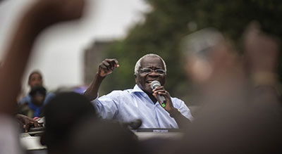 Au Mozambique, la mort du leader de l’opposition entrave les pourparlers de paix


