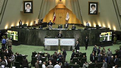 Nucléaire: des députés iraniens brûlent l’accord de Vienne