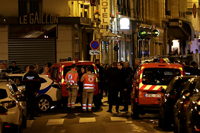 Attentat au couteau à Paris: deux femmes interpellées