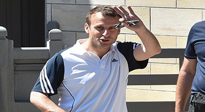 «On est des moutons»: polémique suite au projet d’installation d’une piscine pour Macron
